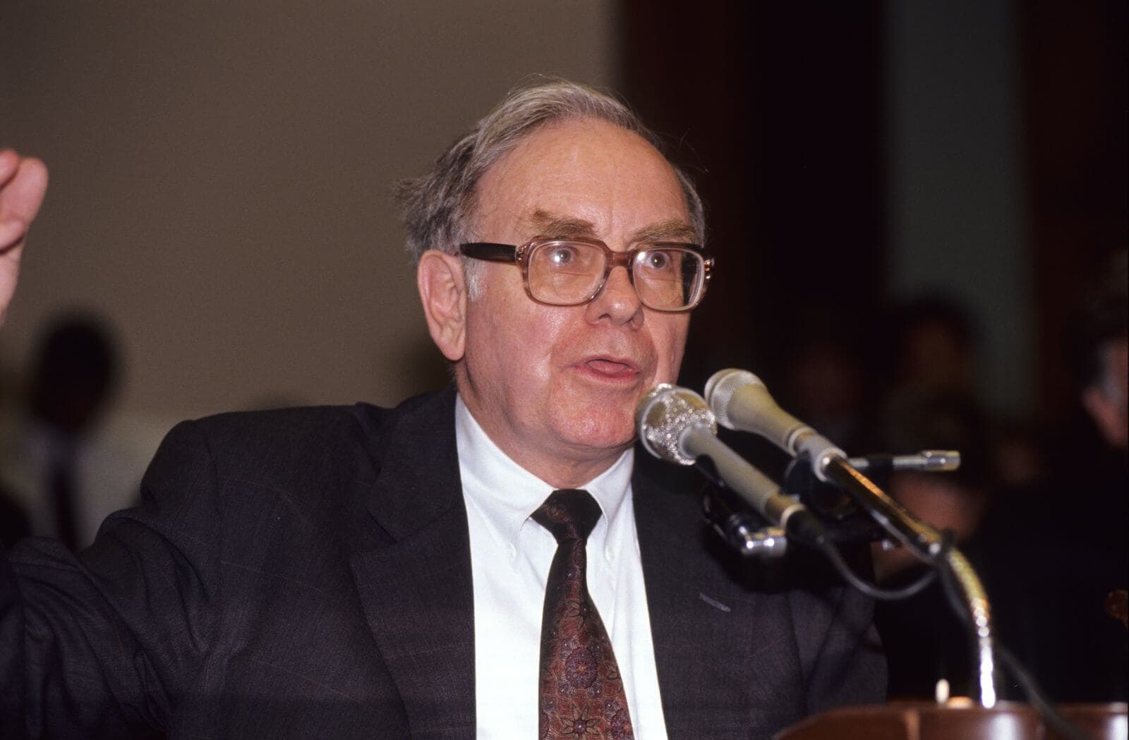 Greg Abel's Aggressive Berkshire Buyback: A New Era For Buffett's Empire?